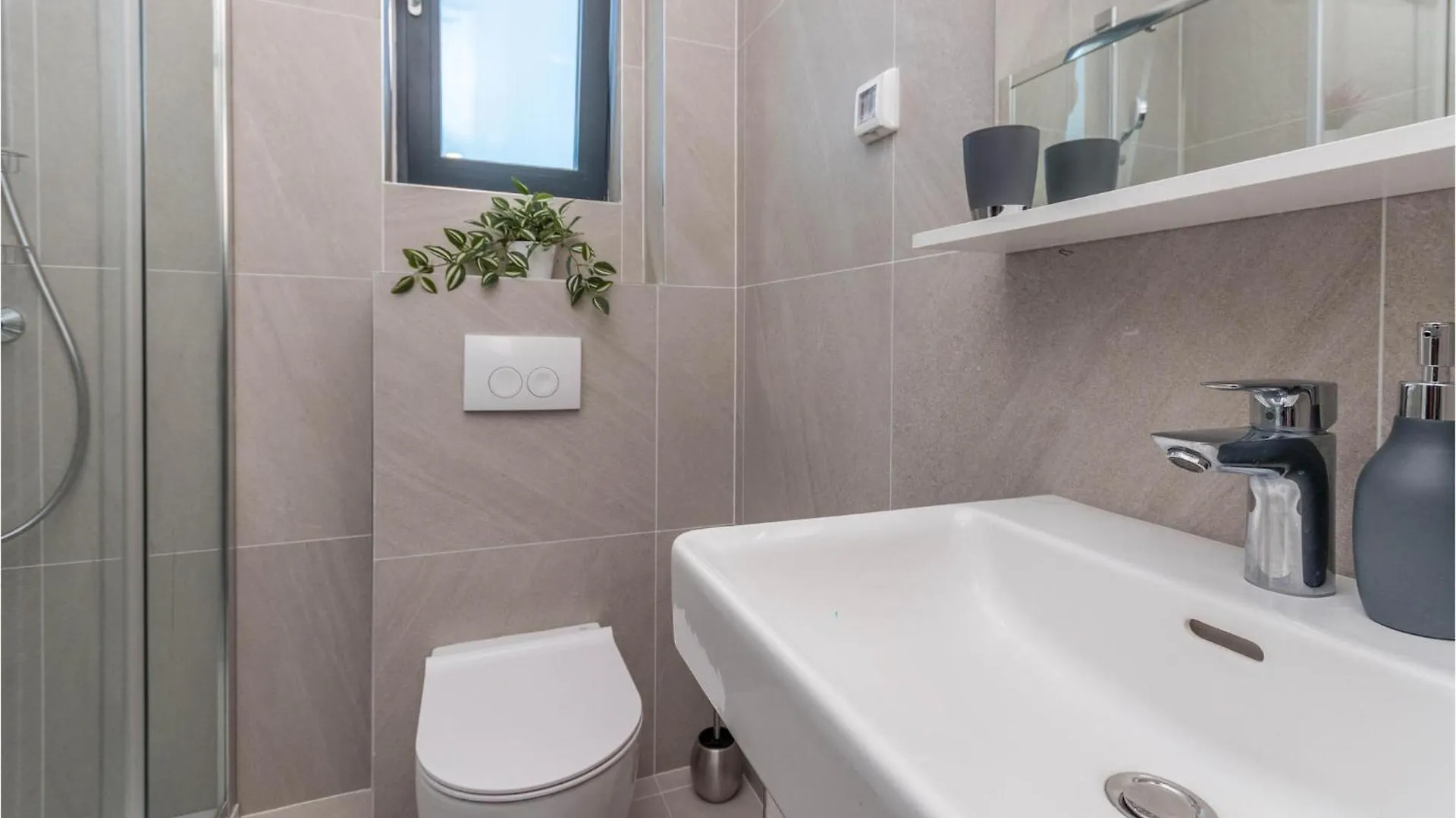 Gorgeous Apartment In Turanj With Jacuzzi