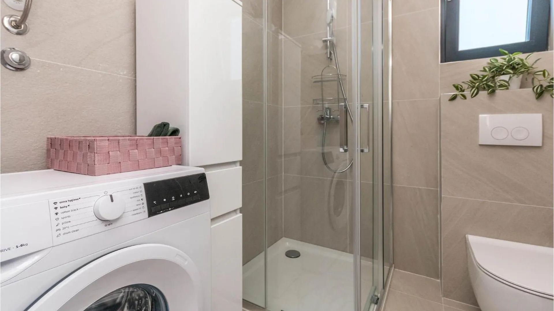 Gorgeous Apartment In Turanj With Jacuzzi Croatia