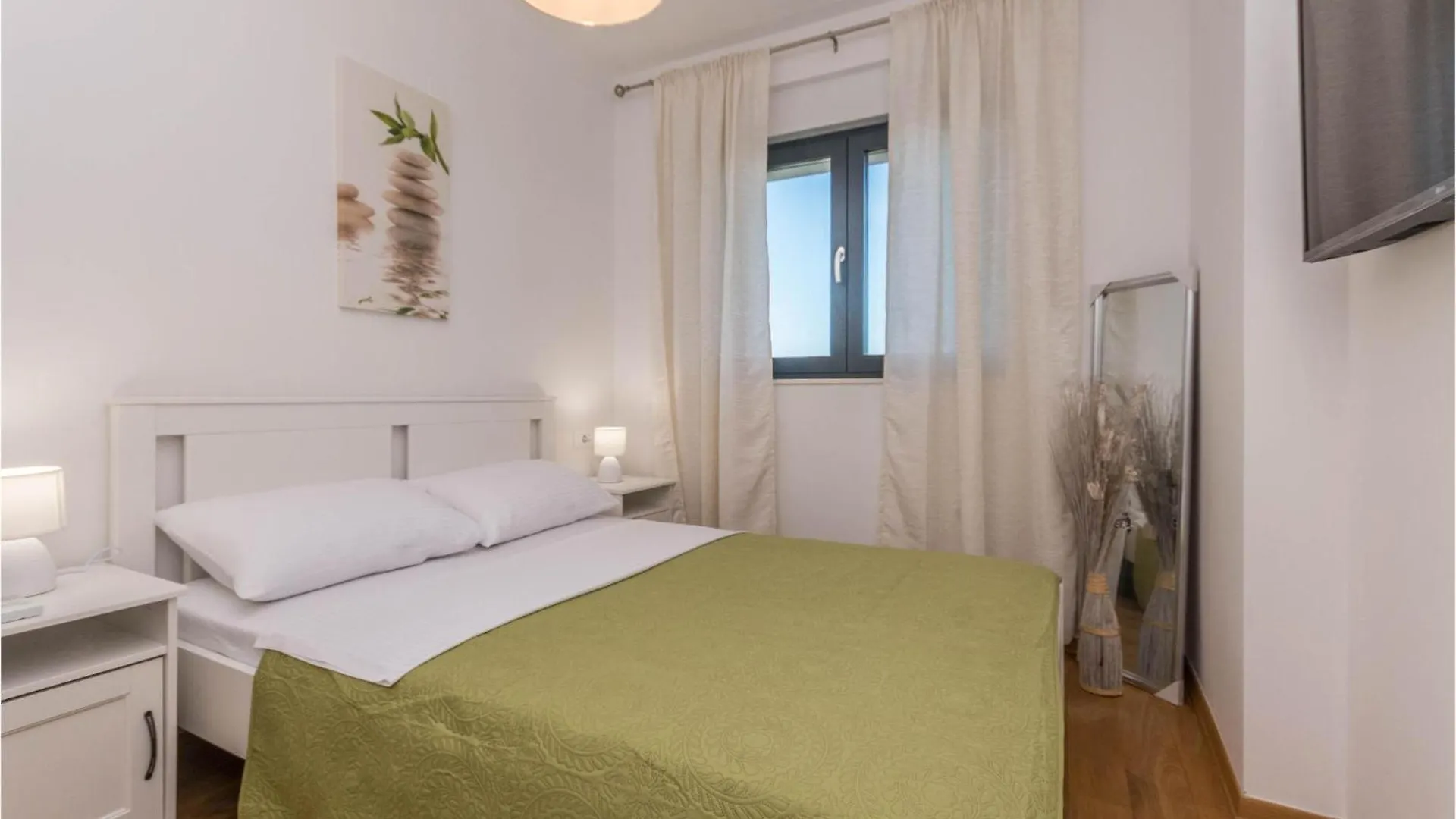 Gorgeous Apartment In Turanj With Jacuzzi