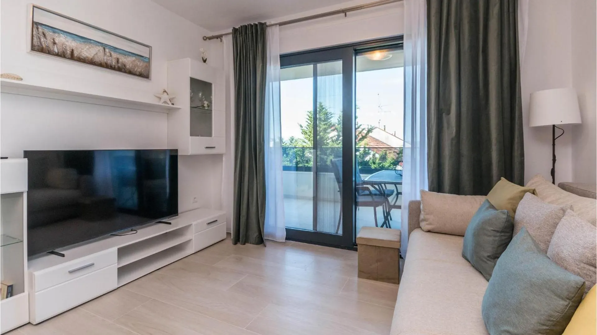 Gorgeous Apartment In Turanj With Jacuzzi Croatia