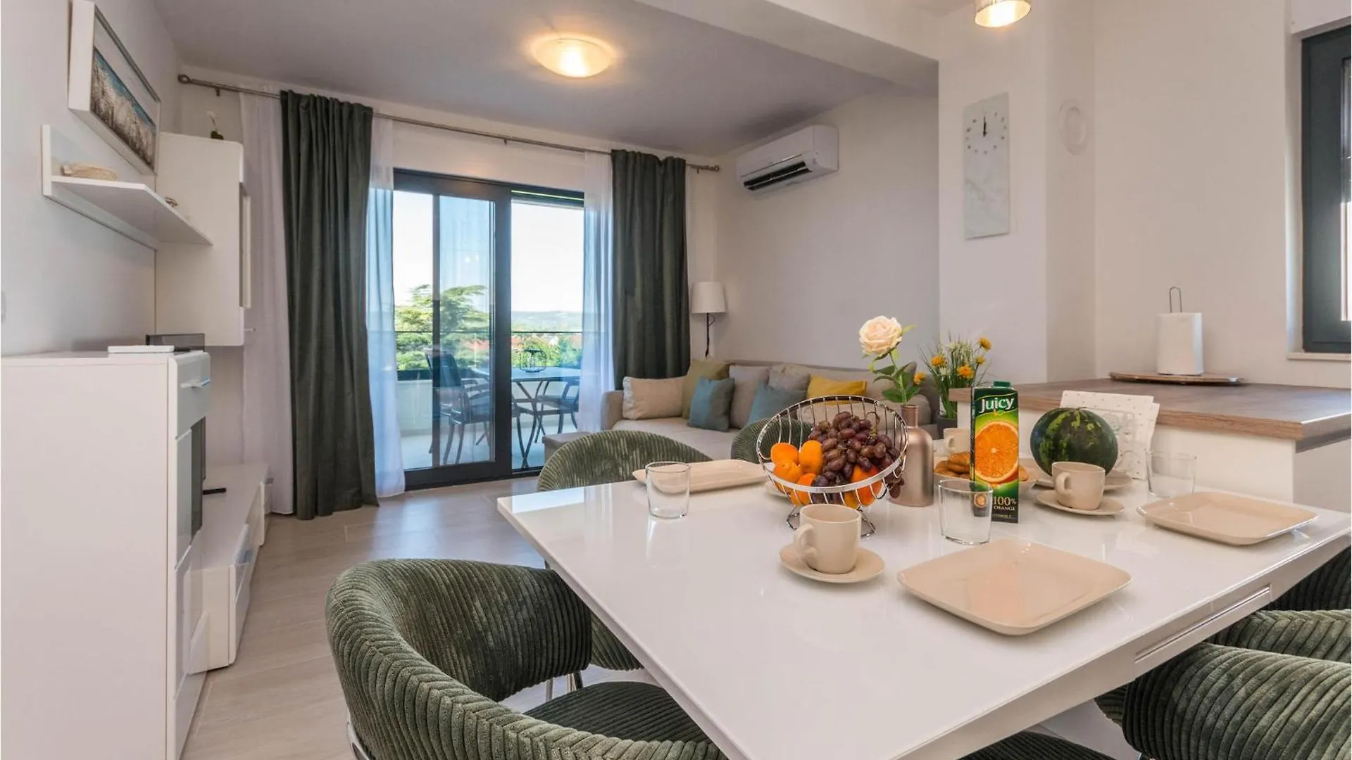 Gorgeous Apartment In Turanj With Jacuzzi